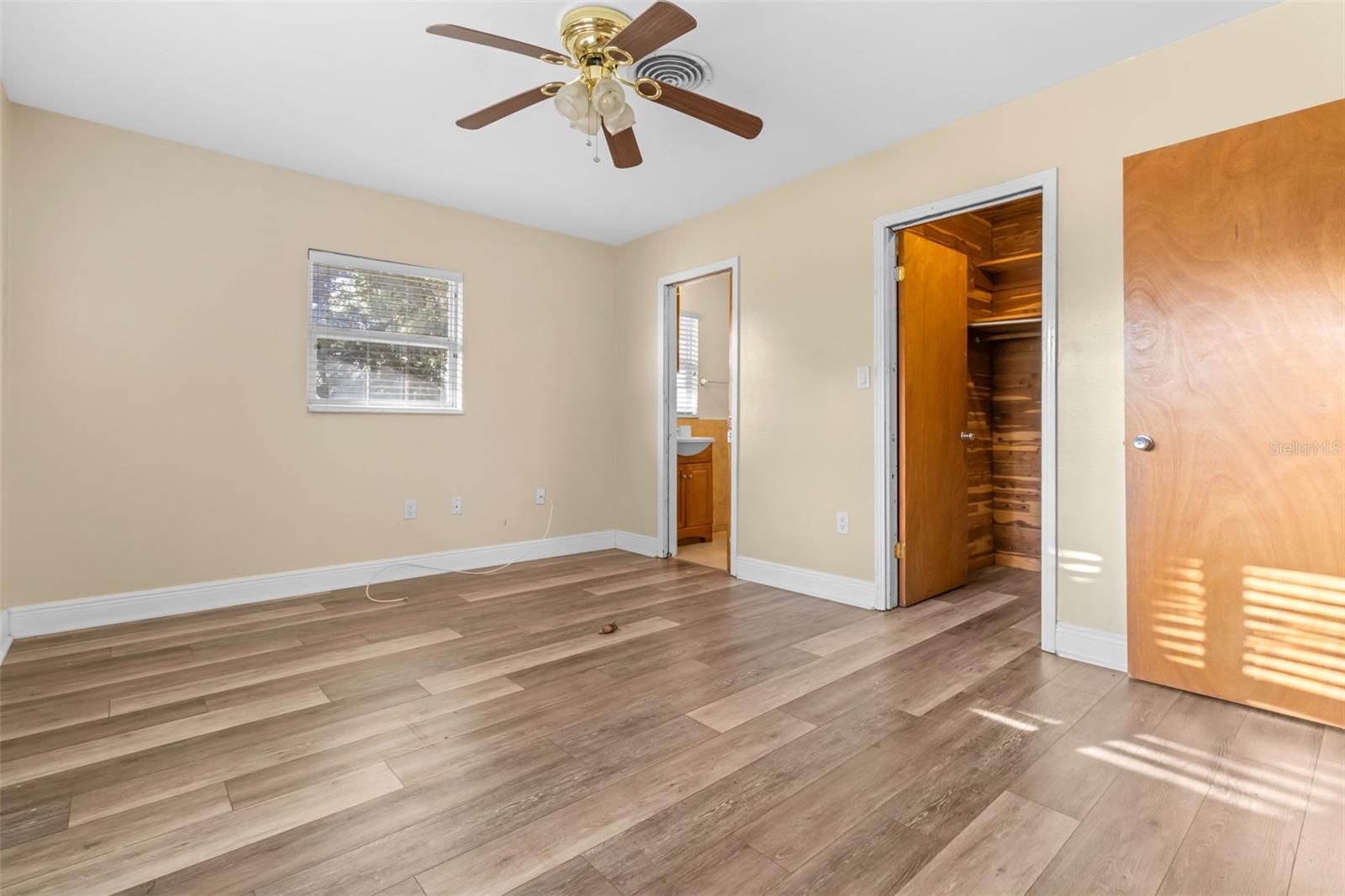 Image 20 of 30 For 24242 Cortez Boulevard