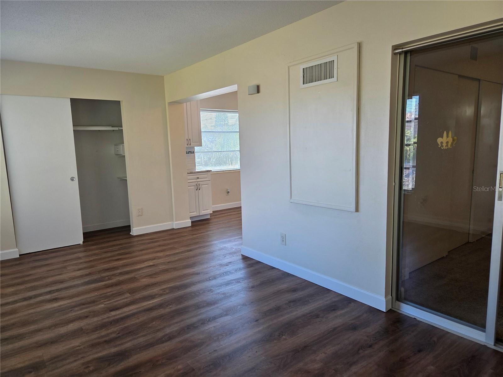 Image 15 of 30 For 2448 Columbia Drive 72