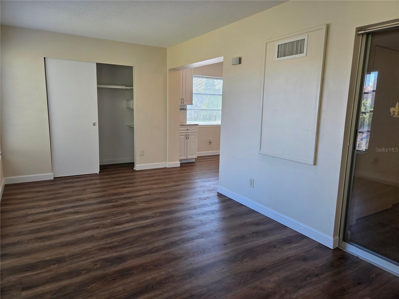 Image 16 of 30 For 2448 Columbia Drive 72