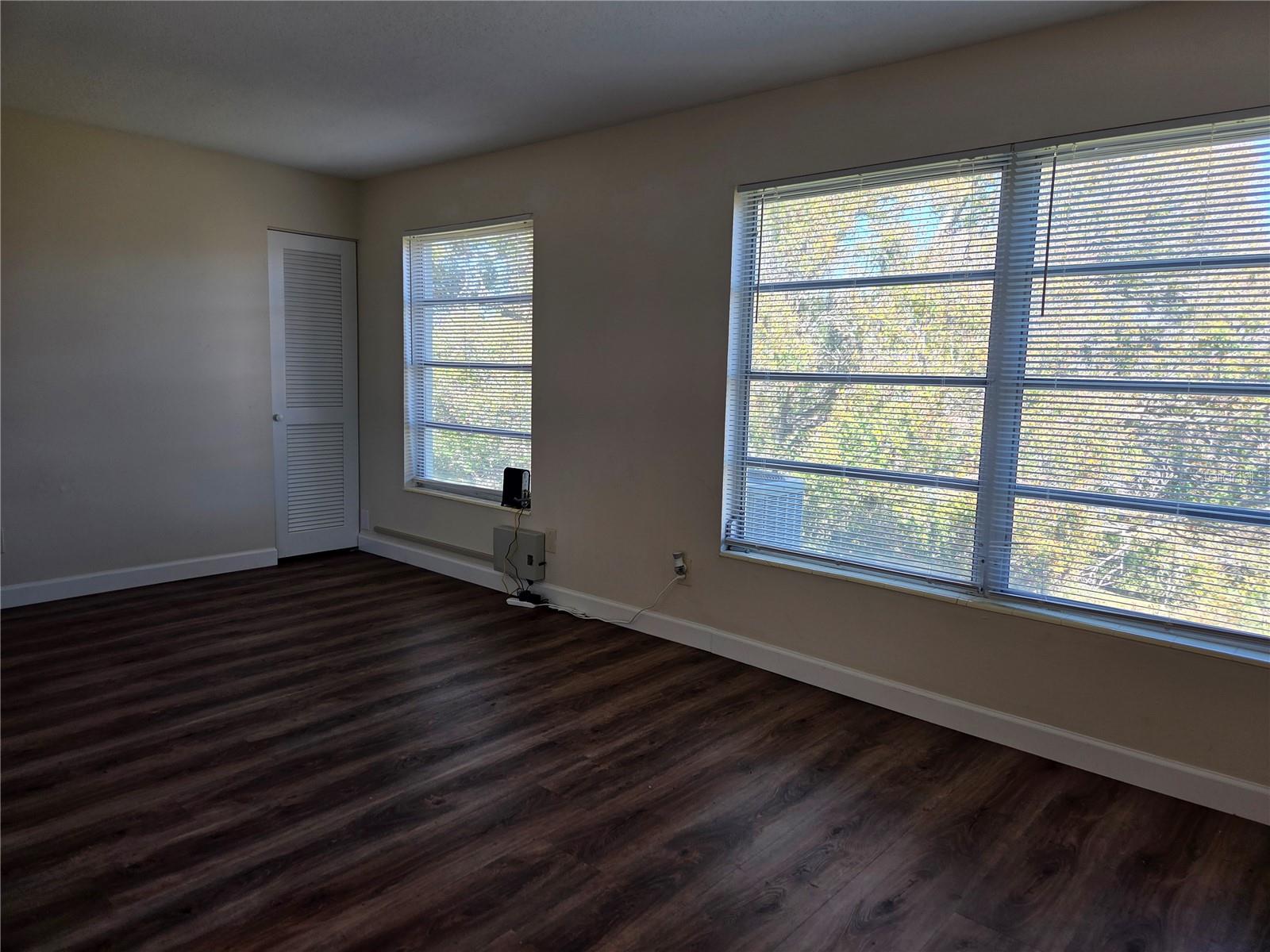 Image 19 of 30 For 2448 Columbia Drive 72