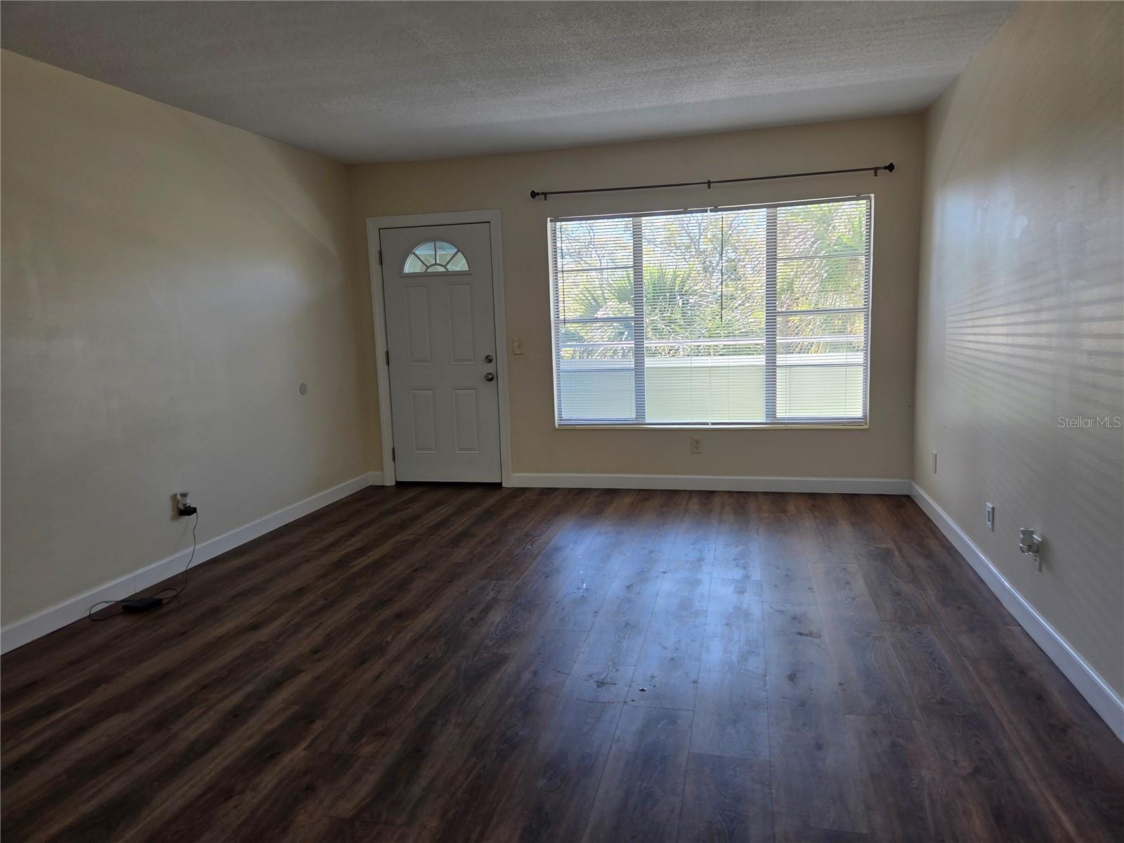 Image 7 of 30 For 2448 Columbia Drive 72