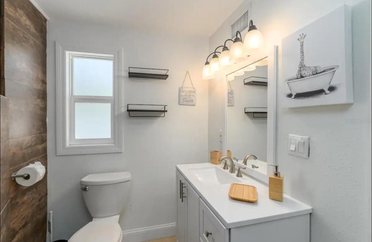 Image 17 of 32 For 6650 4th Avenue N