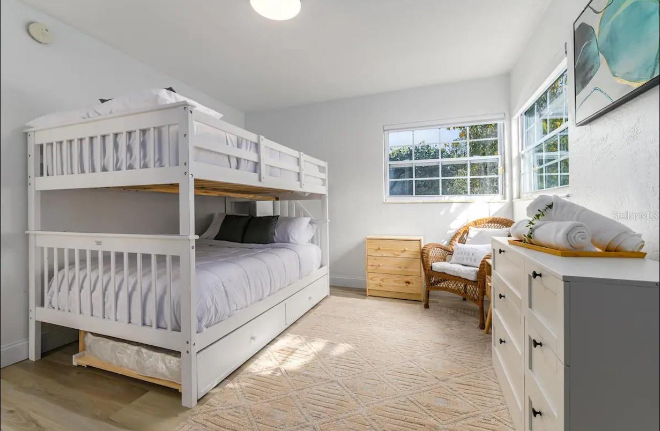 Image 23 of 32 For 6650 4th Avenue N