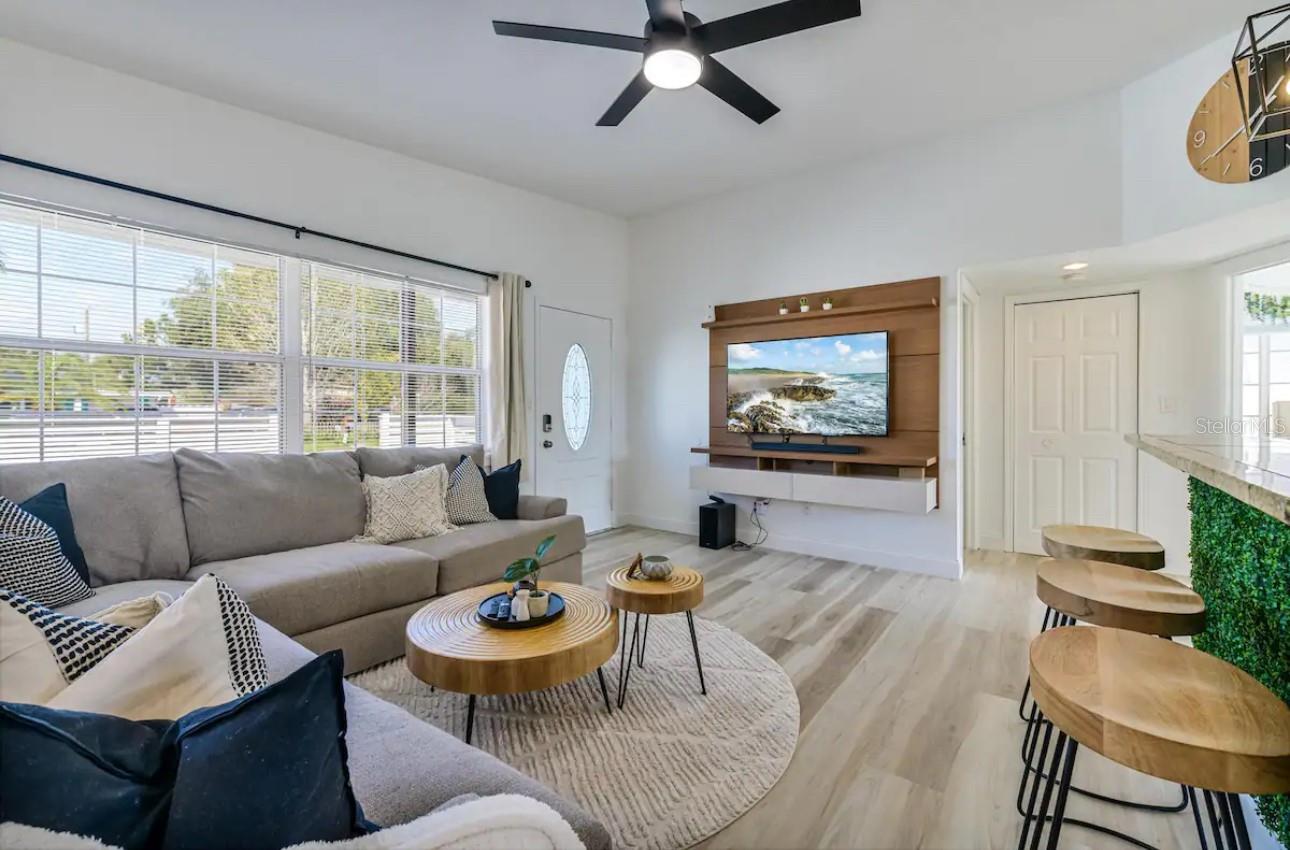 Image 5 of 32 For 6650 4th Avenue N