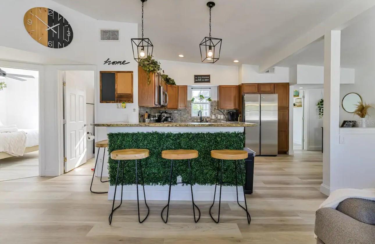 Image 7 of 32 For 6650 4th Avenue N