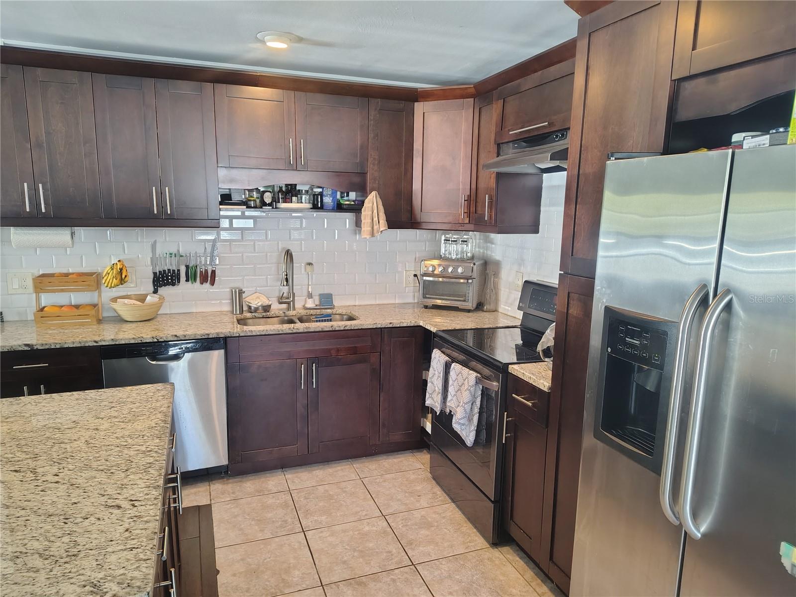 Listing photo id 8 for 5309 Nancy Street