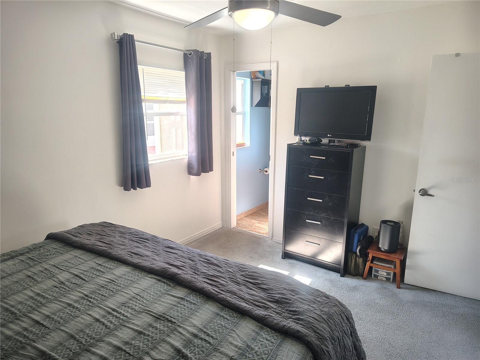 Listing photo id 11 for 5309 Nancy Street