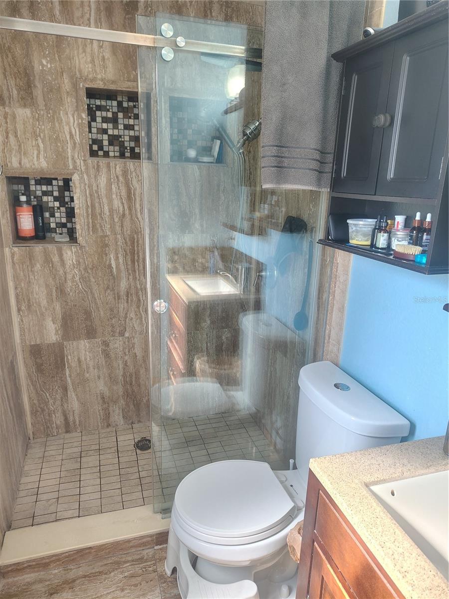 Listing photo id 15 for 5309 Nancy Street