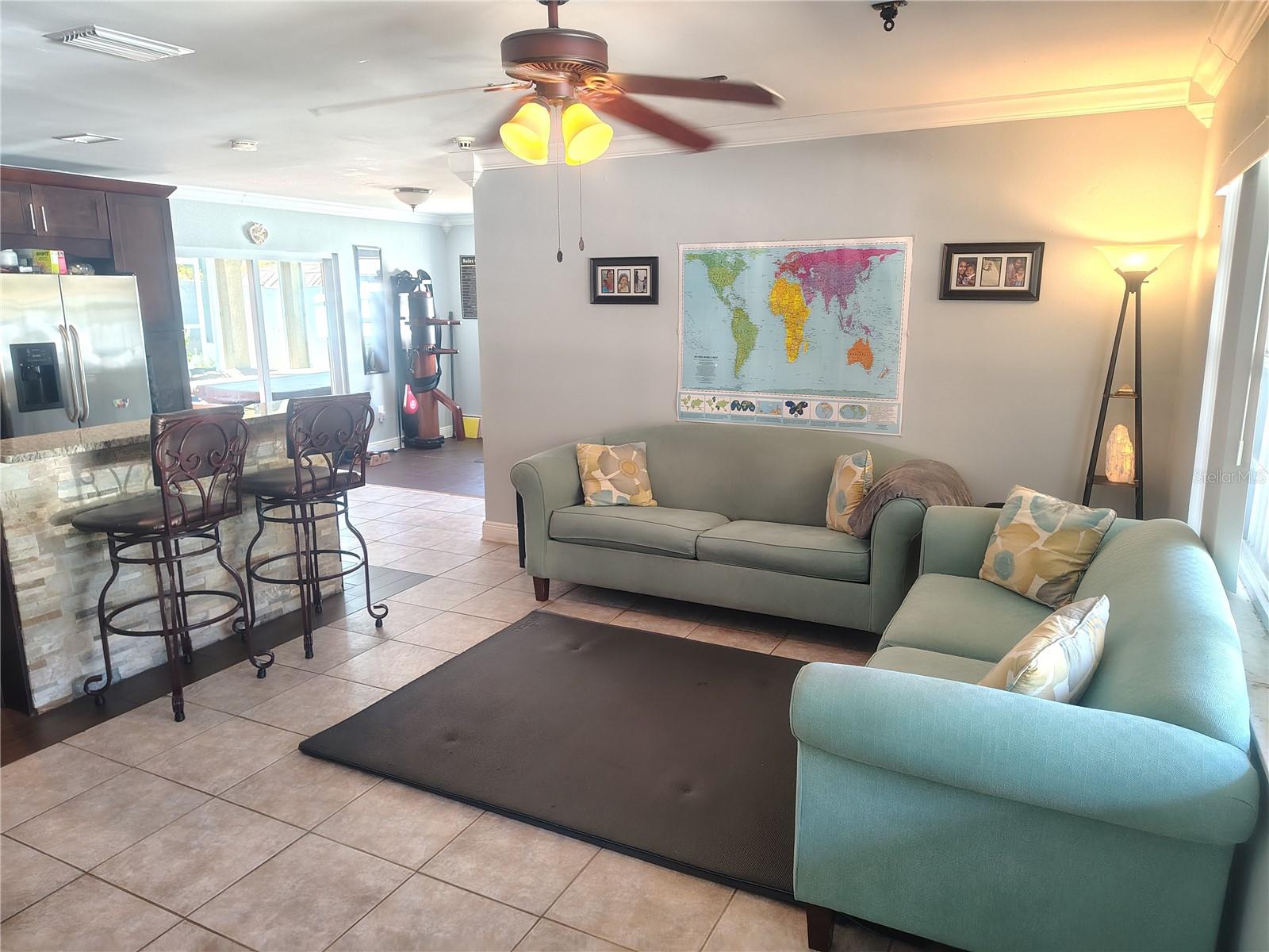 Listing photo id 2 for 5309 Nancy Street