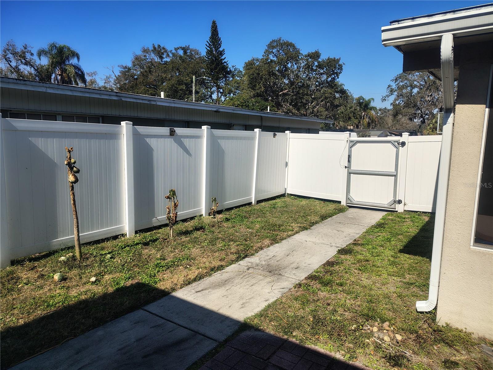 Listing photo id 39 for 5309 Nancy Street