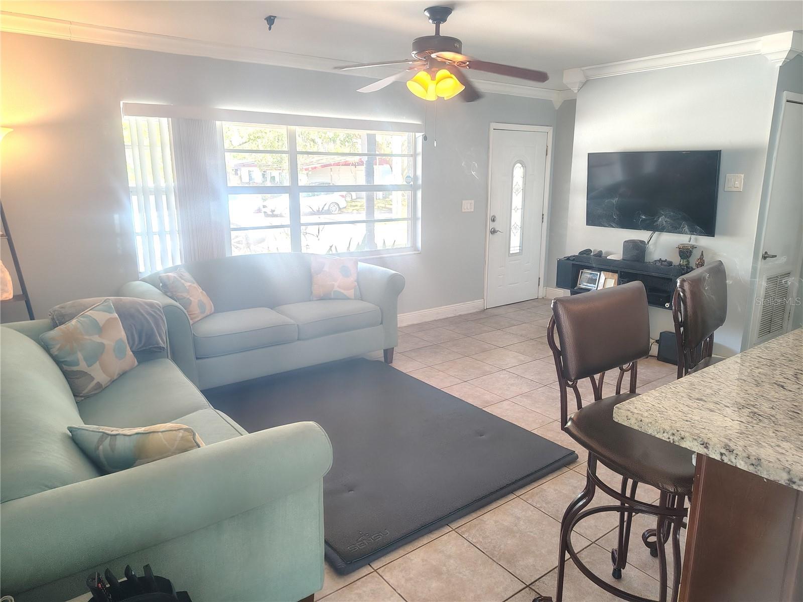 Listing photo id 3 for 5309 Nancy Street