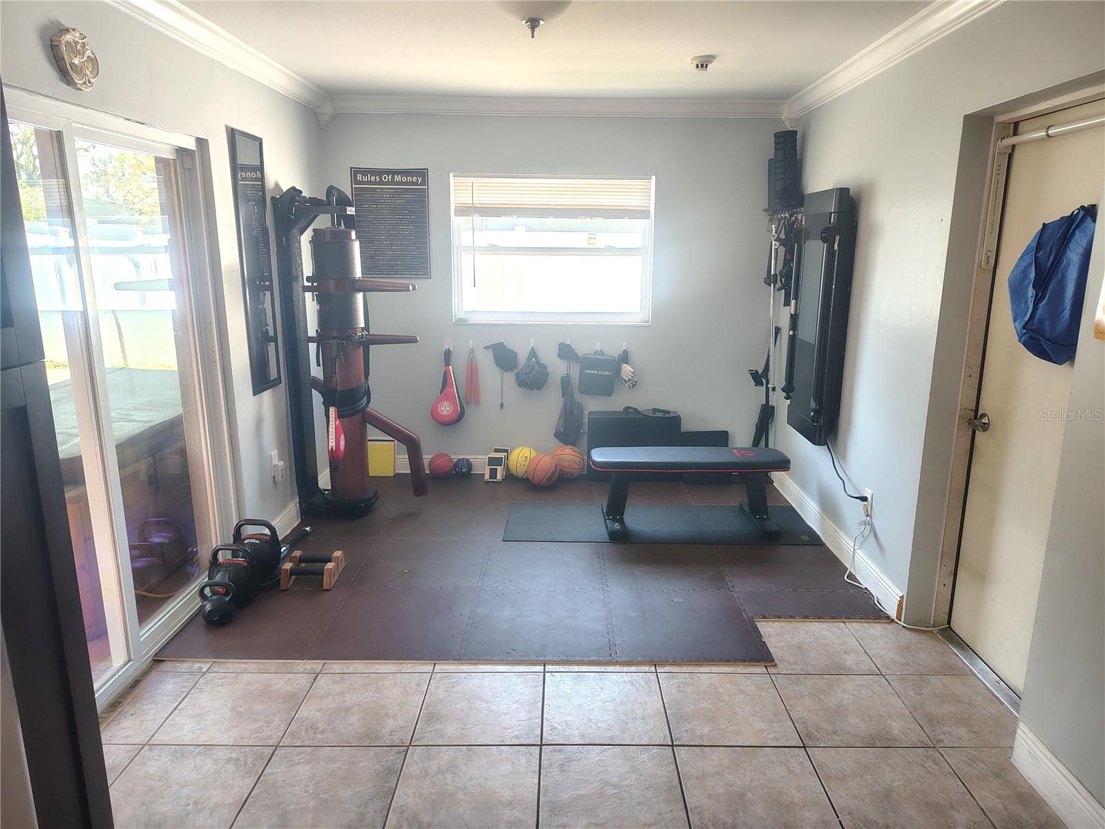 Listing photo id 4 for 5309 Nancy Street