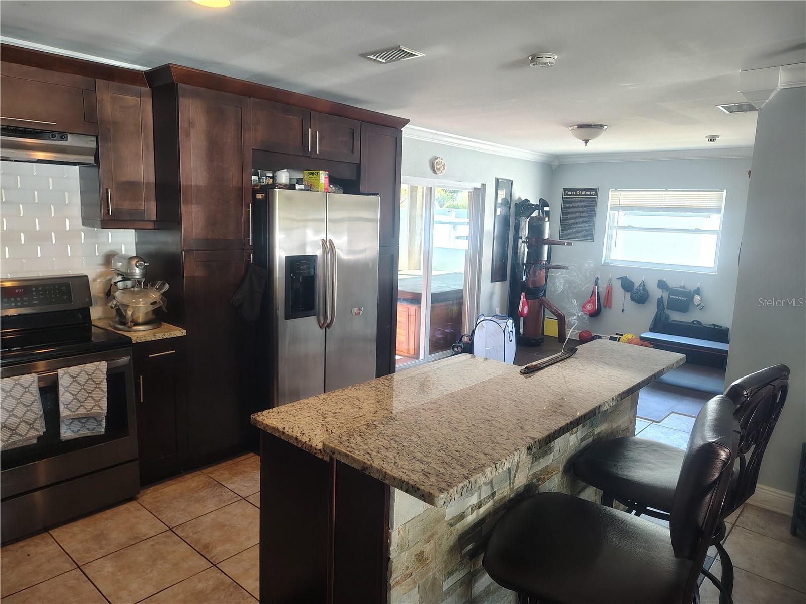 Listing photo id 5 for 5309 Nancy Street