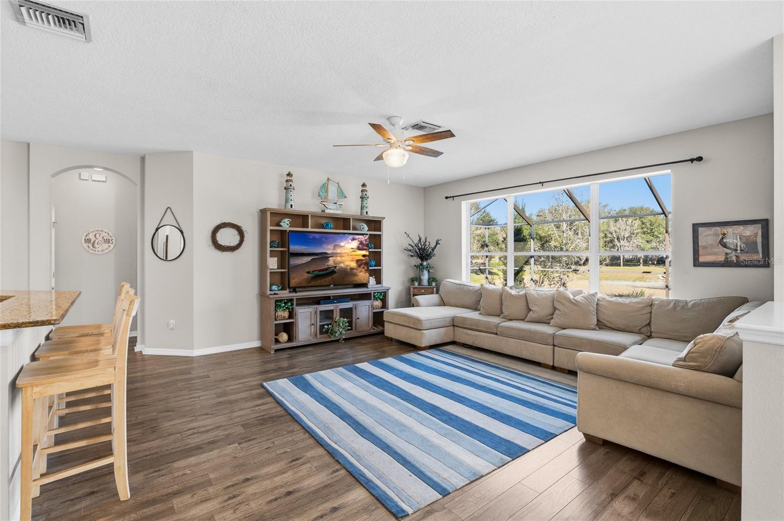 Listing photo id 10 for 15861 Starling Water Drive