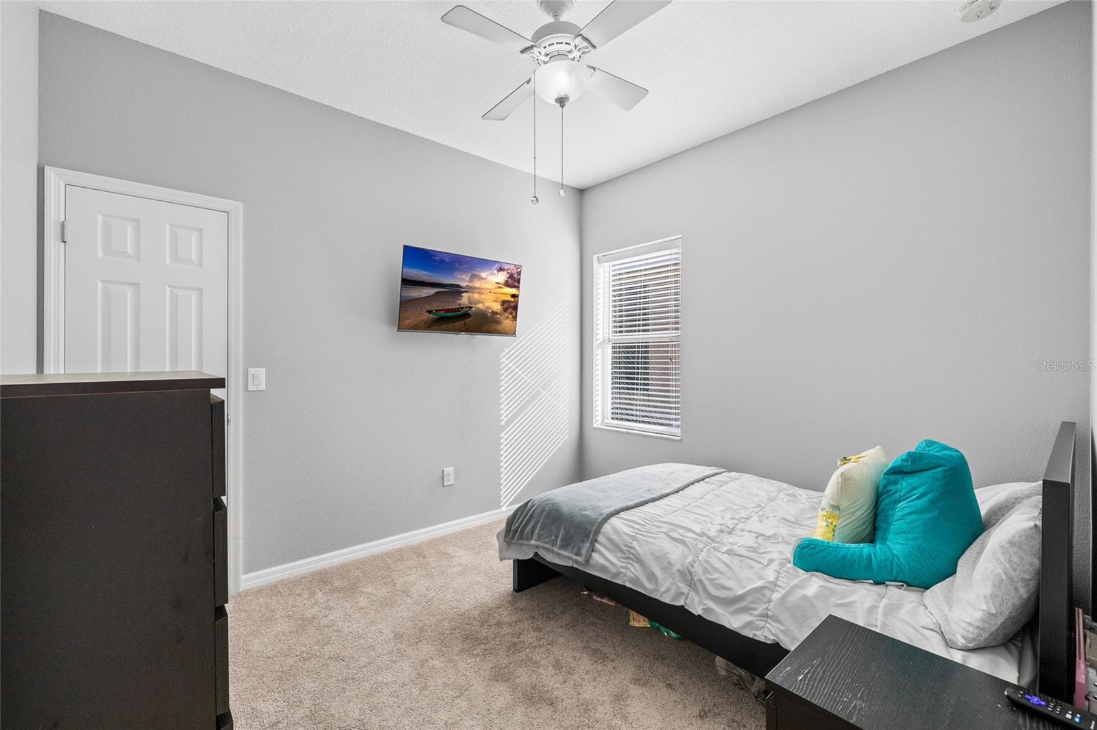 Listing photo id 12 for 15861 Starling Water Drive