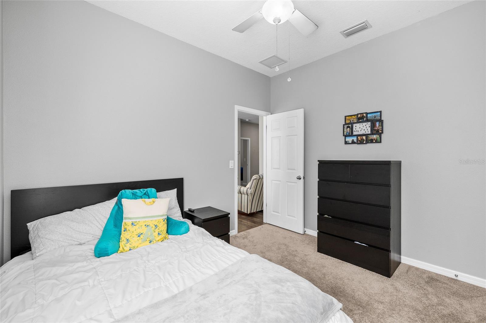 Listing photo id 13 for 15861 Starling Water Drive