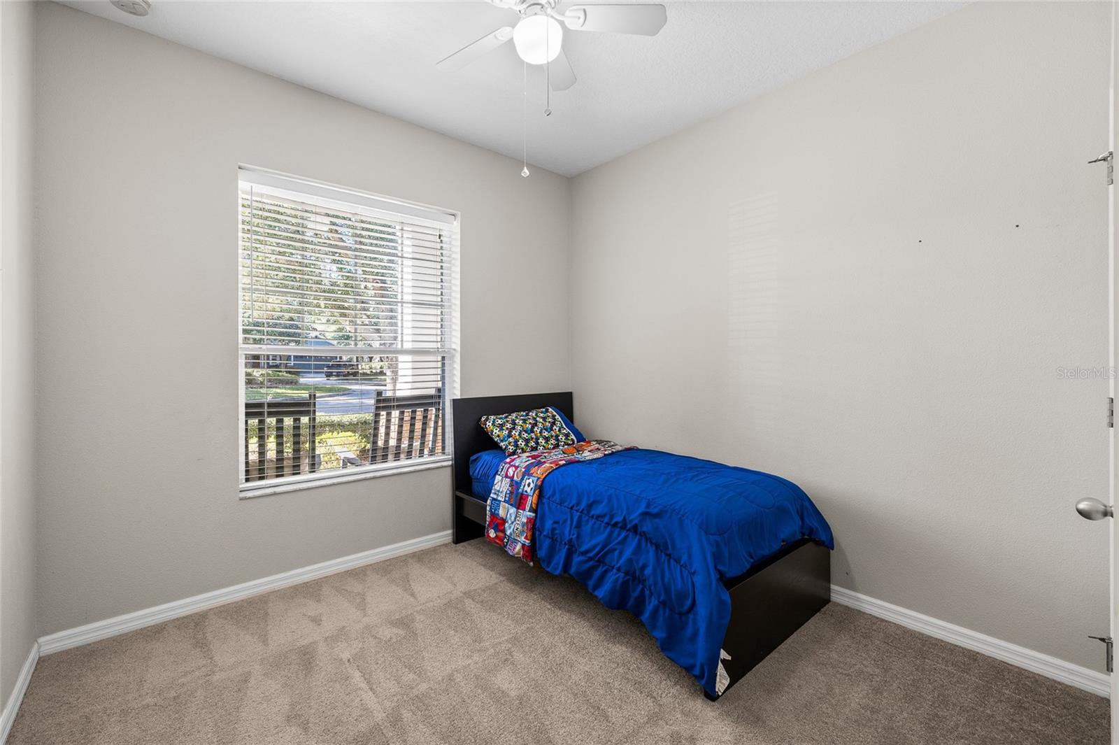 Listing photo id 14 for 15861 Starling Water Drive