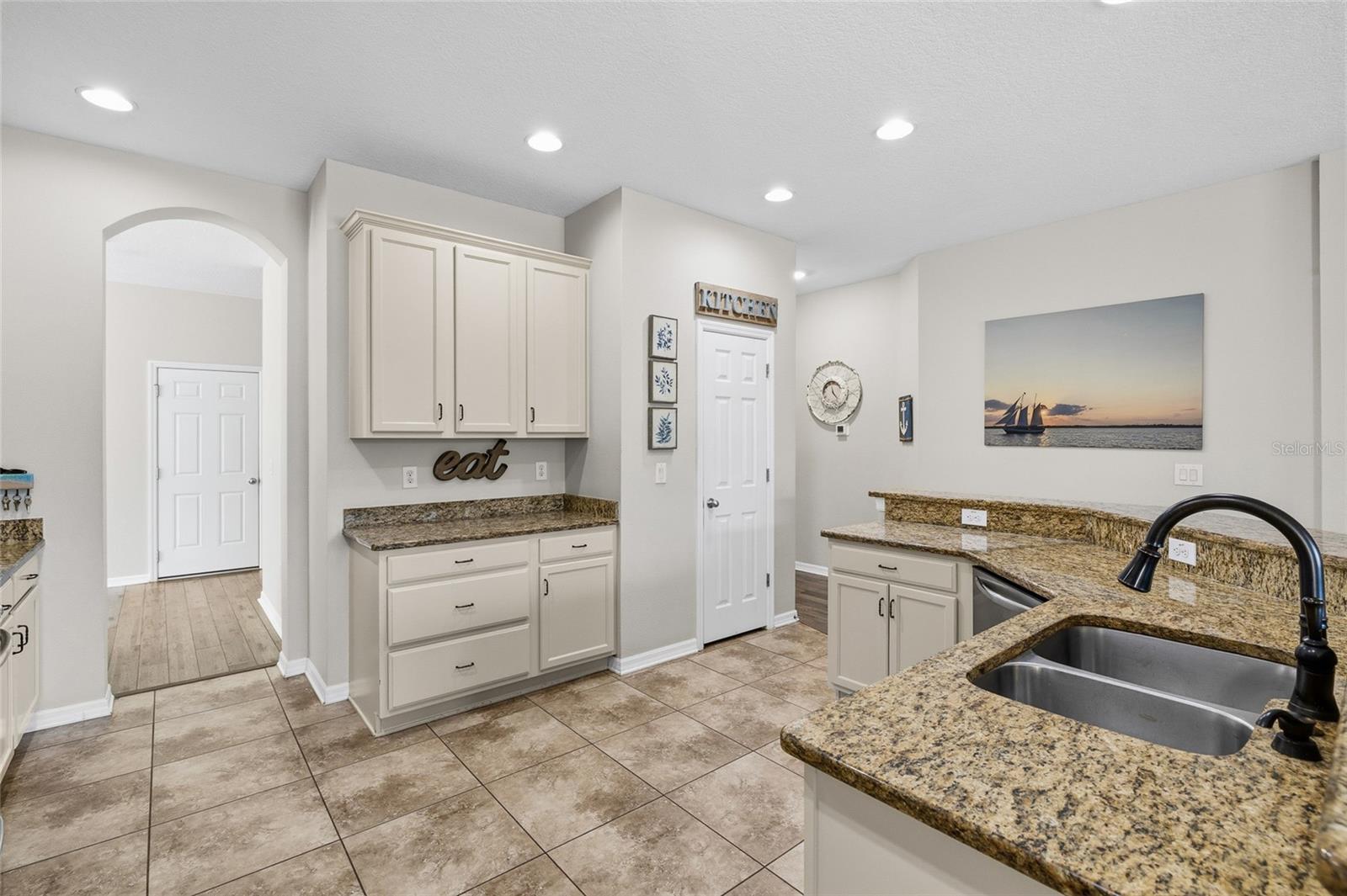 Listing photo id 21 for 15861 Starling Water Drive