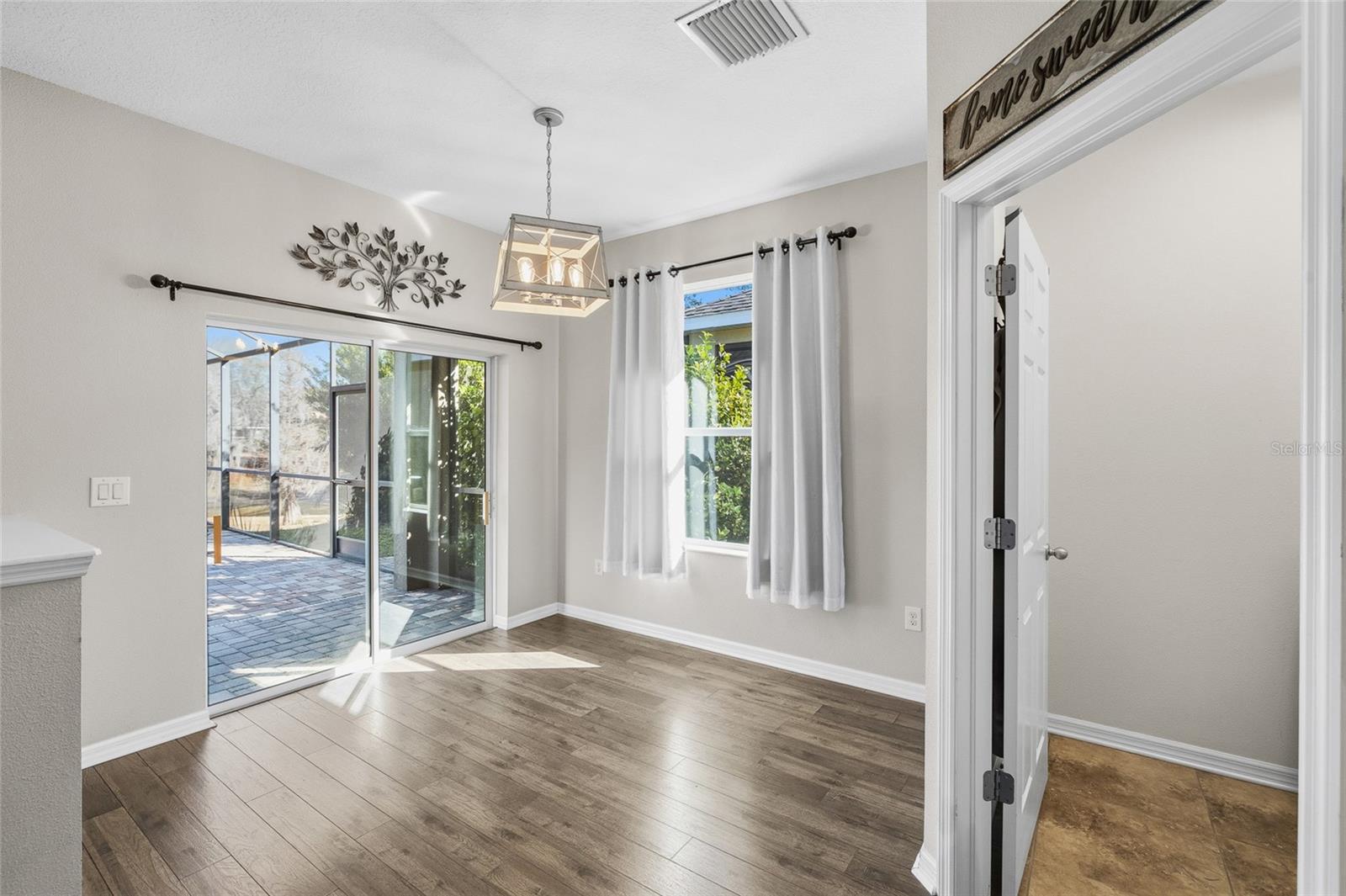 Listing photo id 23 for 15861 Starling Water Drive