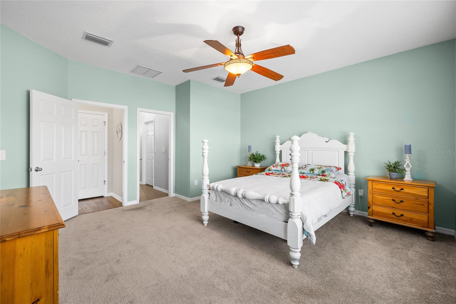 Listing photo id 26 for 15861 Starling Water Drive