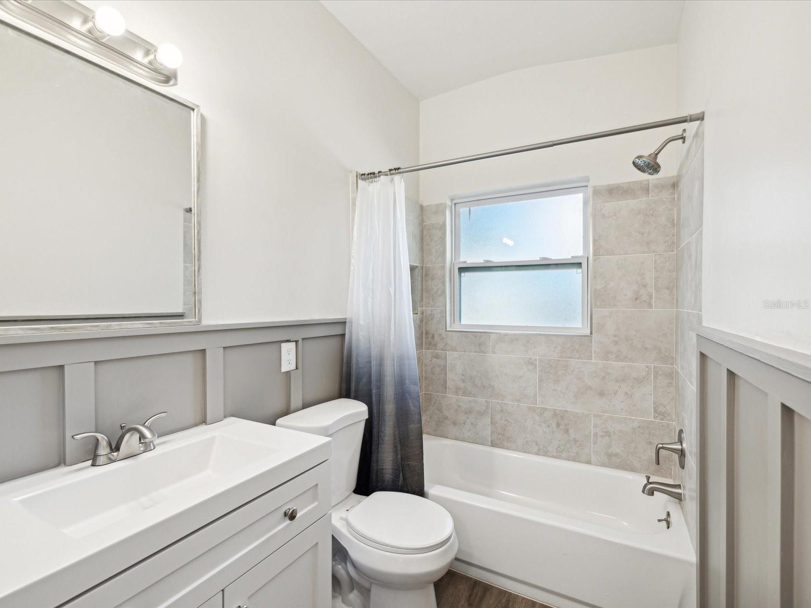 Image 10 of 17 For 404 3rd Avenue Ne