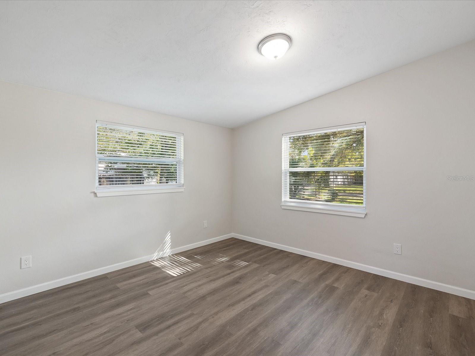 Image 11 of 17 For 404 3rd Avenue Ne