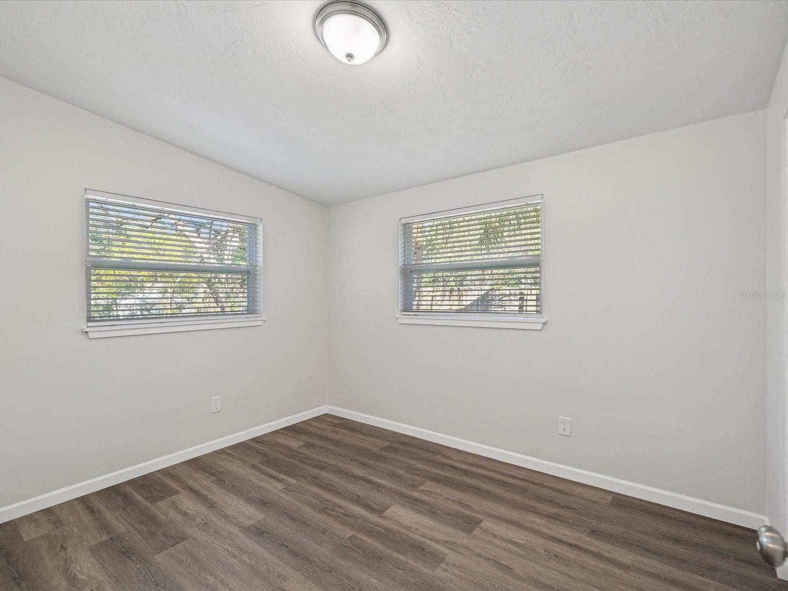 Image 13 of 17 For 404 3rd Avenue Ne