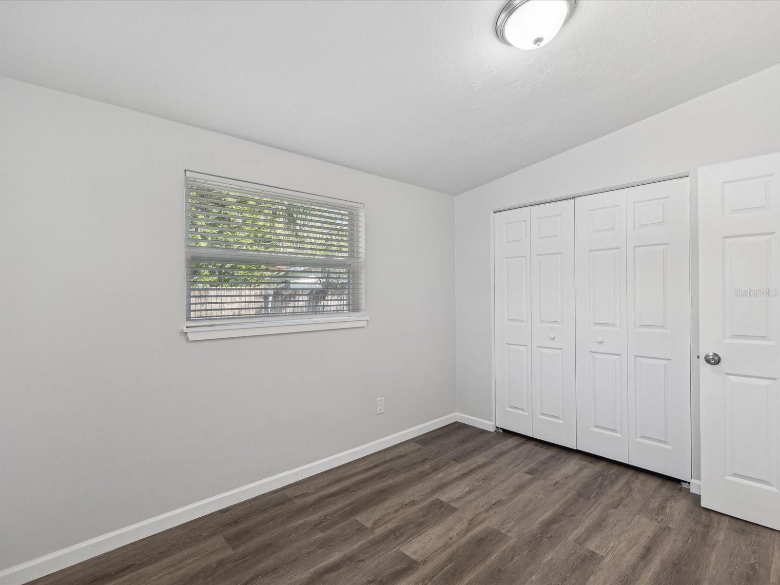 Image 14 of 17 For 404 3rd Avenue Ne