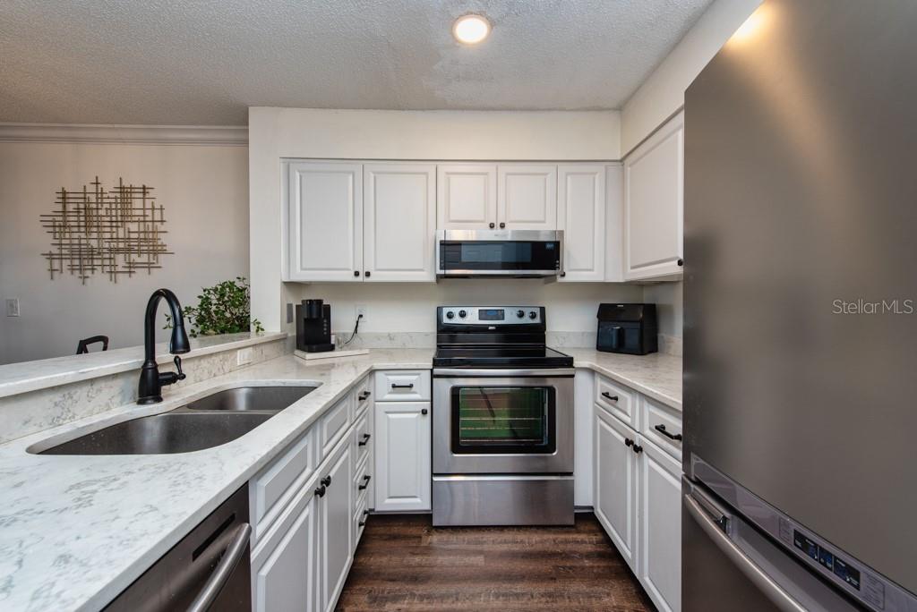 Image 14 of 49 For 2400 Feather Sound Drive 832