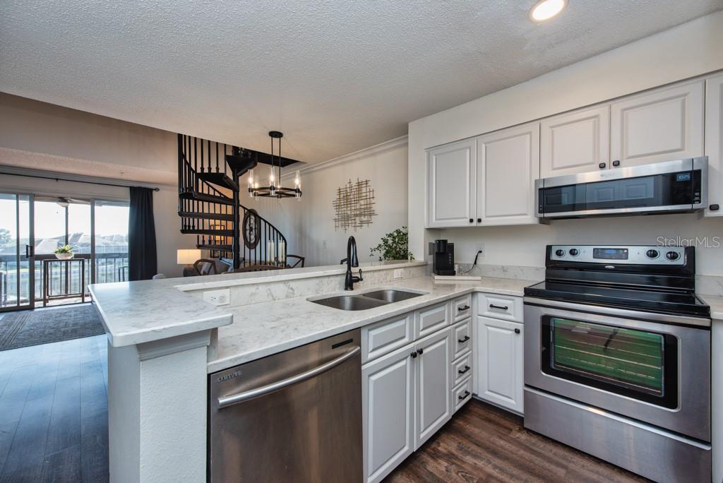 Image 15 of 49 For 2400 Feather Sound Drive 832