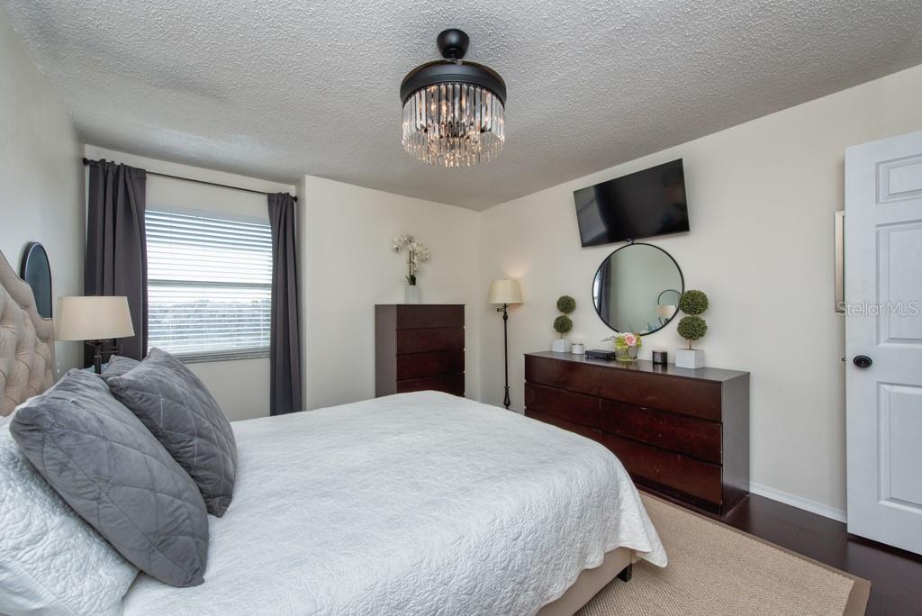 Image 17 of 49 For 2400 Feather Sound Drive 832