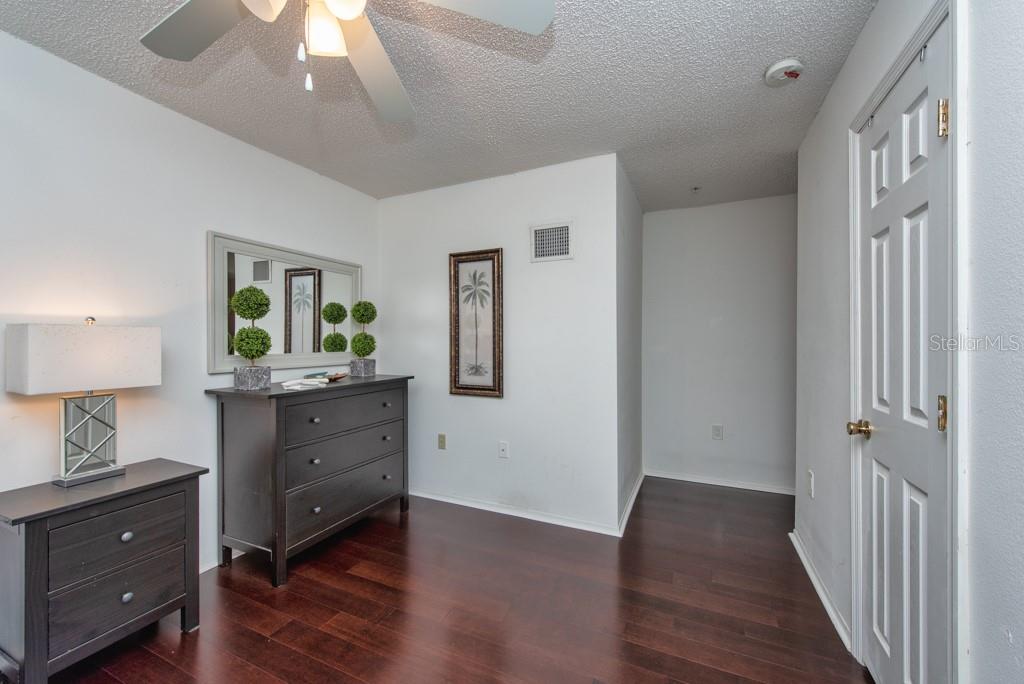 Image 22 of 49 For 2400 Feather Sound Drive 832