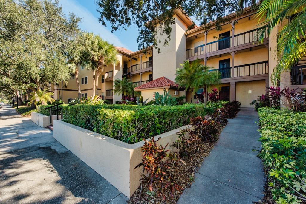 Image 30 of 49 For 2400 Feather Sound Drive 832