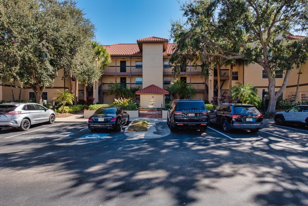 Image 31 of 49 For 2400 Feather Sound Drive 832