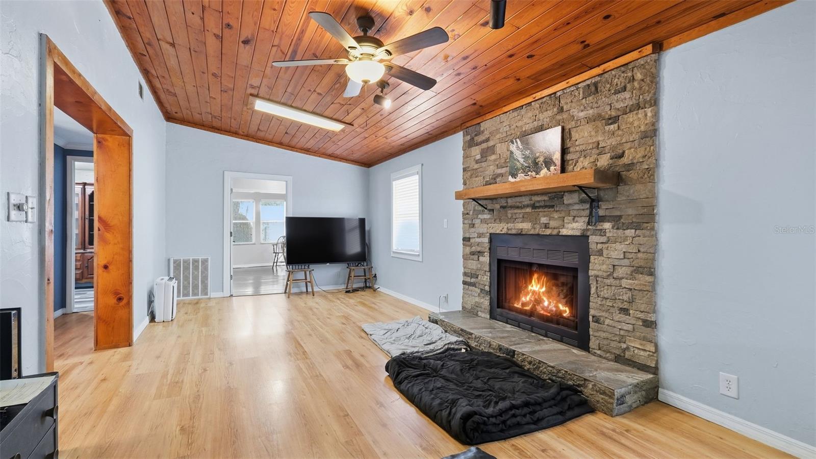 Image 11 of 74 For 10565 Bessemer Street