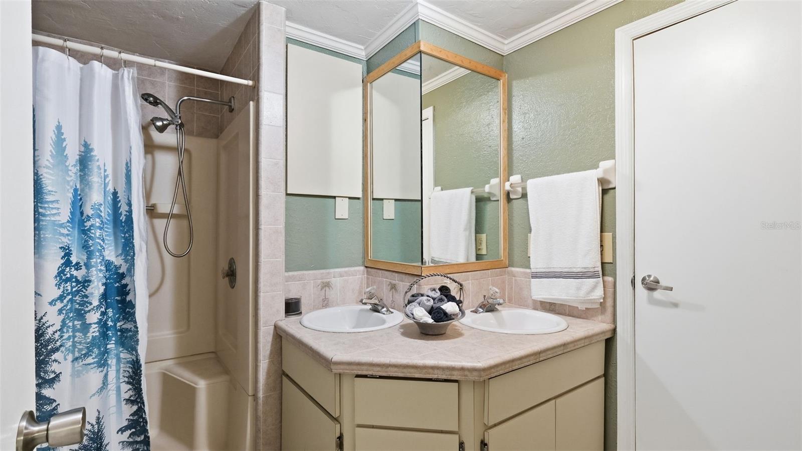 Image 18 of 74 For 10565 Bessemer Street