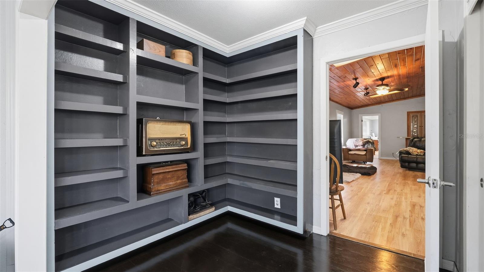 Image 23 of 74 For 10565 Bessemer Street