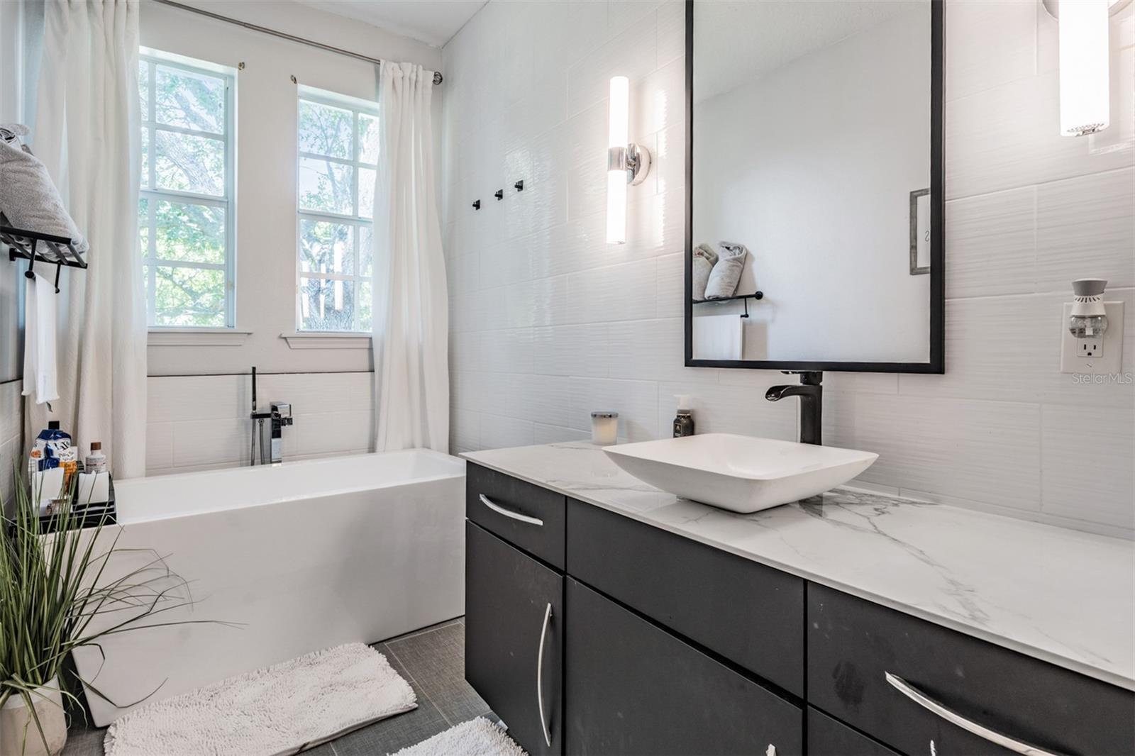 Image 14 of 25 For 3210 Horatio Street 9