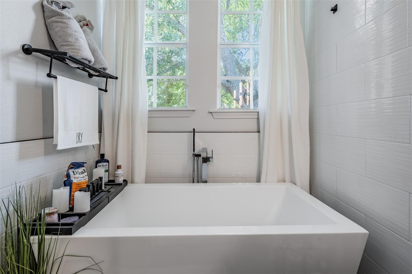 Image 15 of 25 For 3210 Horatio Street 9