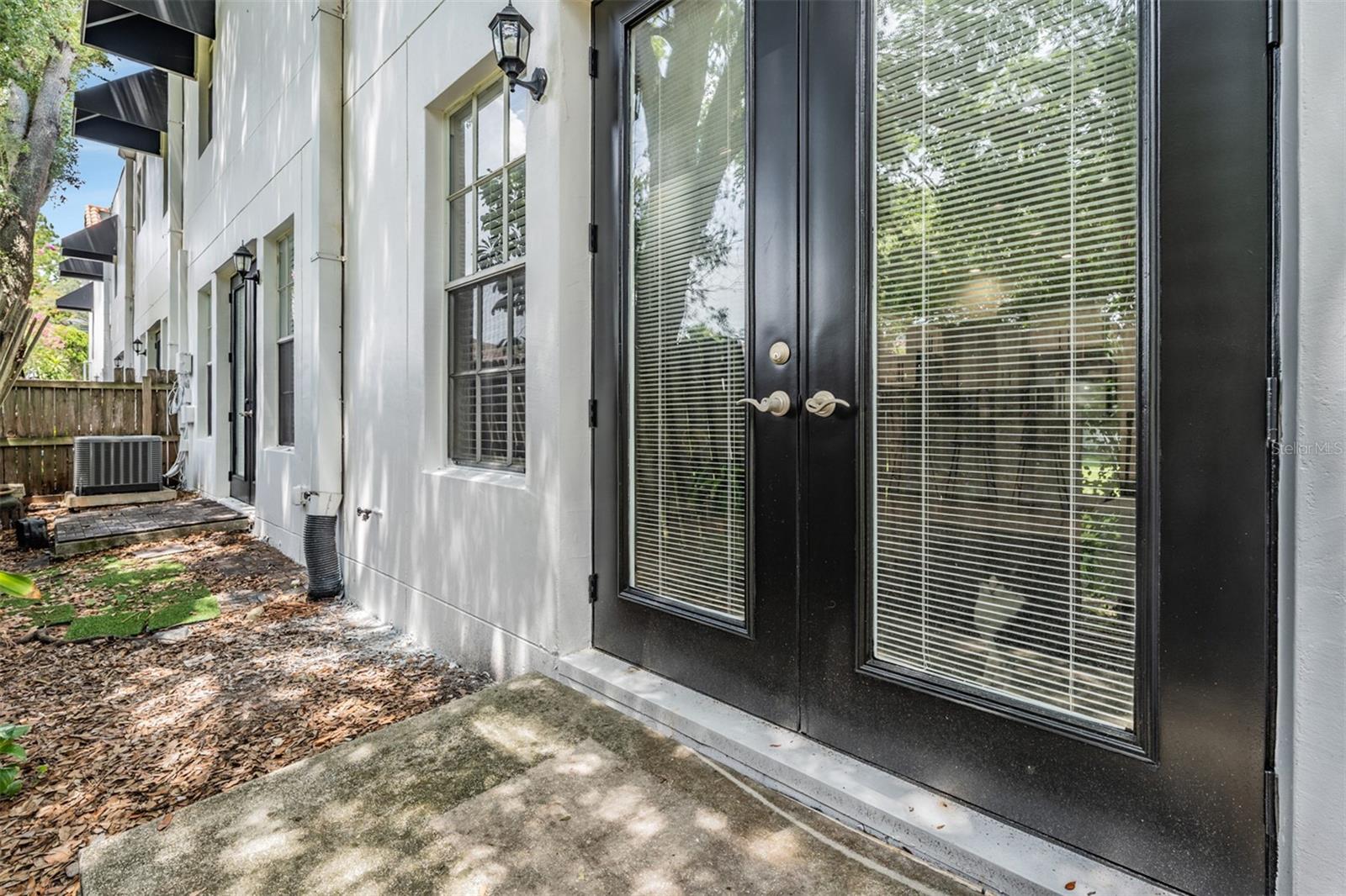 Image 20 of 25 For 3210 Horatio Street 9