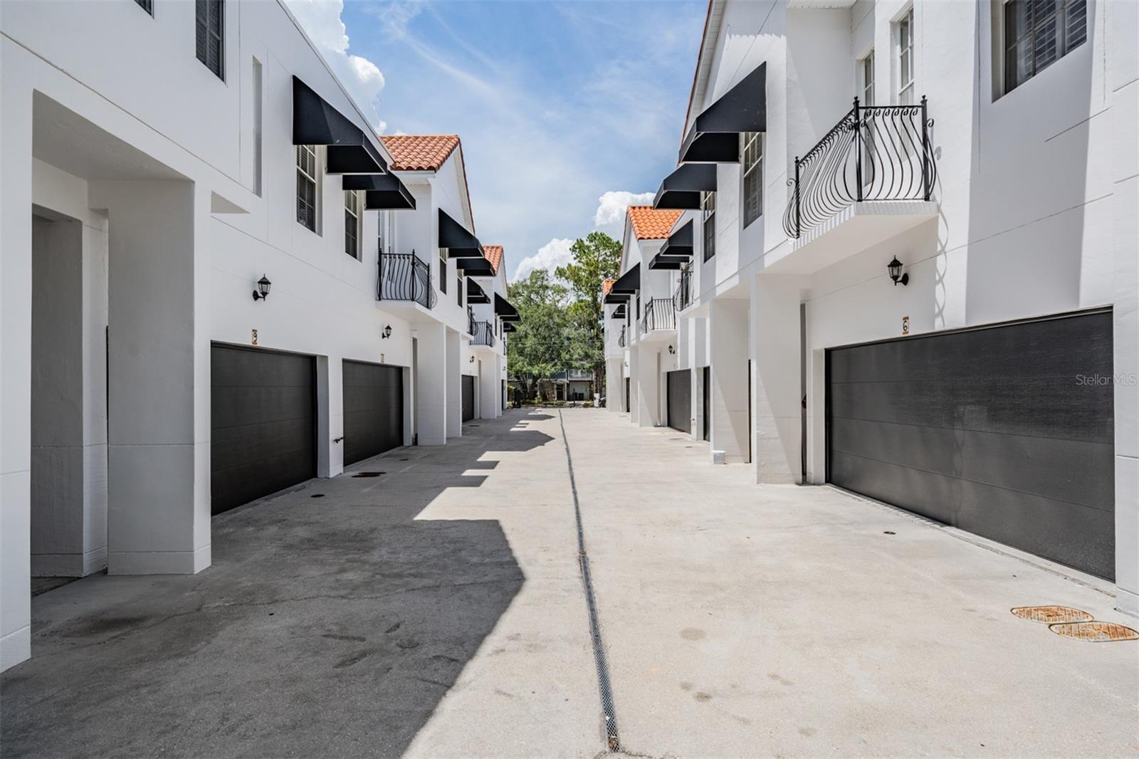 Image 21 of 25 For 3210 Horatio Street 9