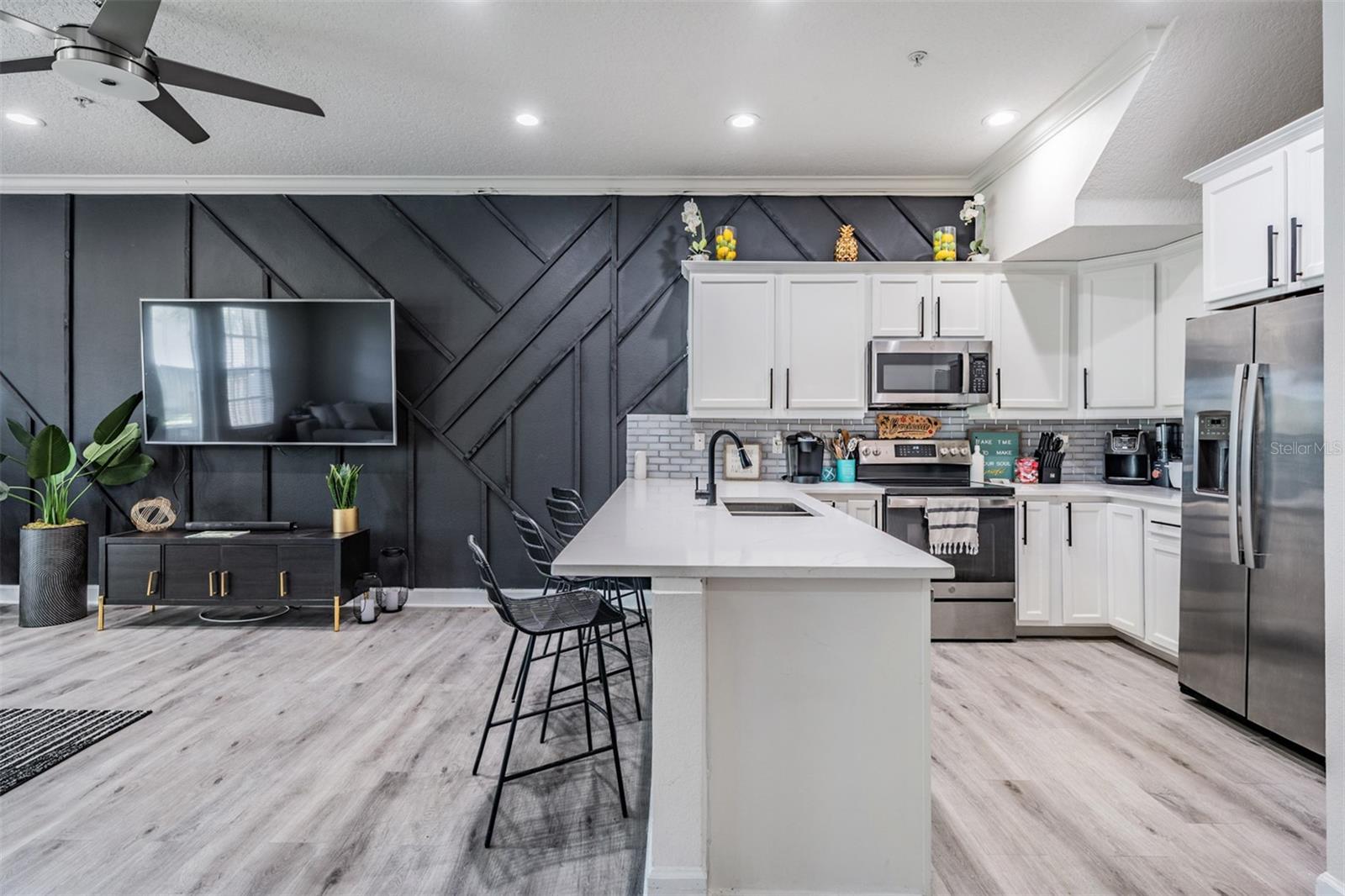 Image 4 of 25 For 3210 Horatio Street 9