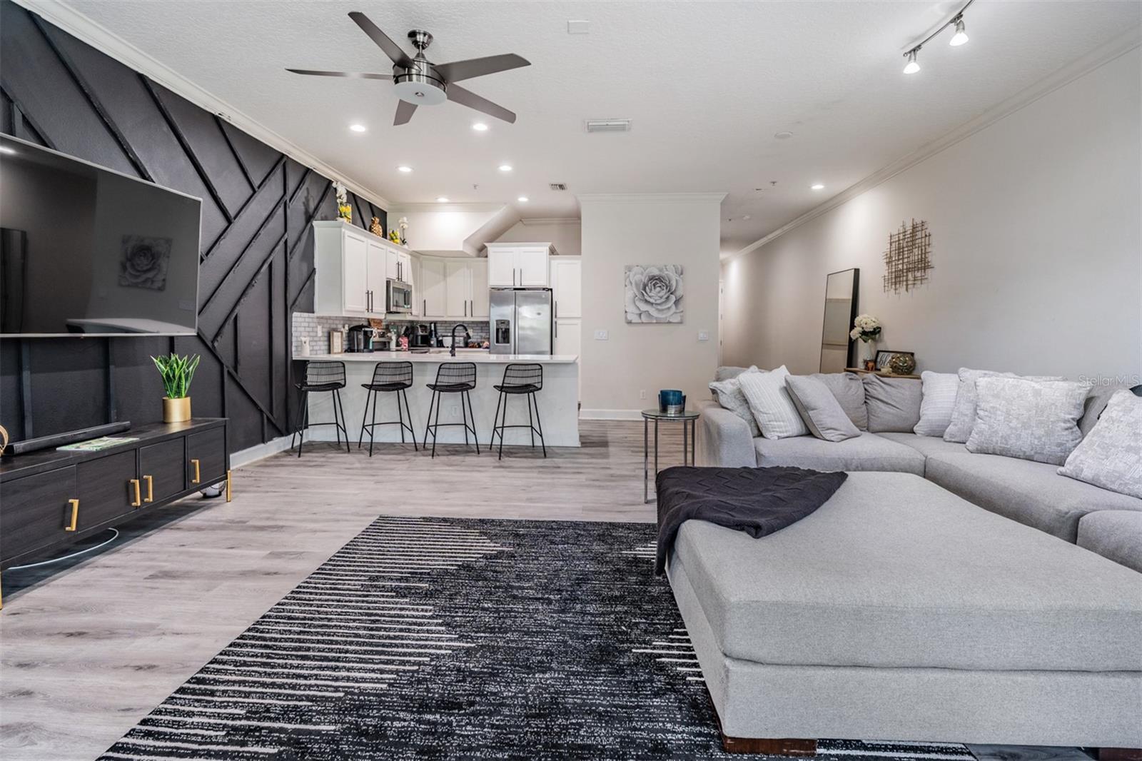 Image 7 of 25 For 3210 Horatio Street 9