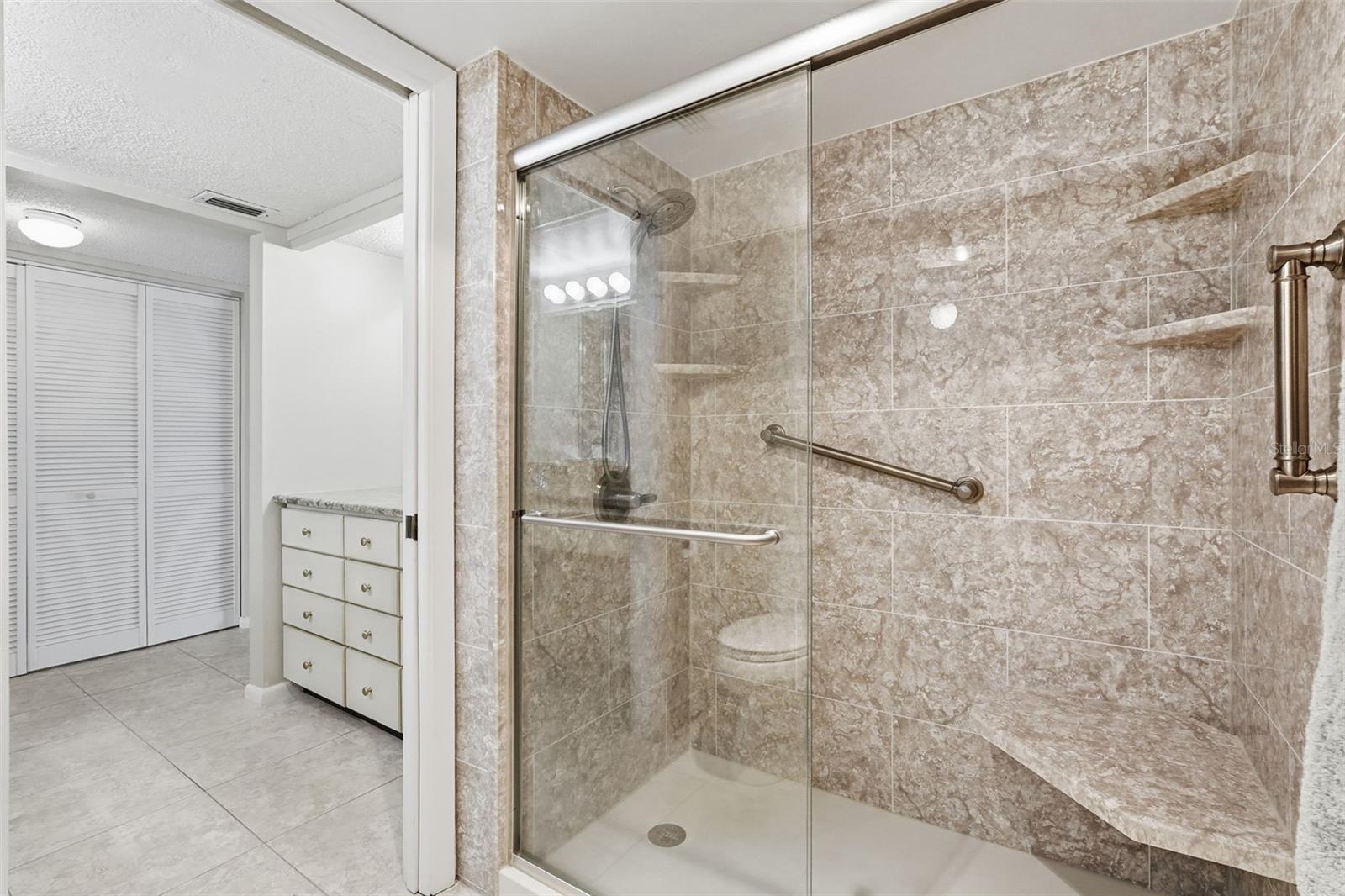 Listing photo id 8 for 1581 Gulf Boulevard 403n