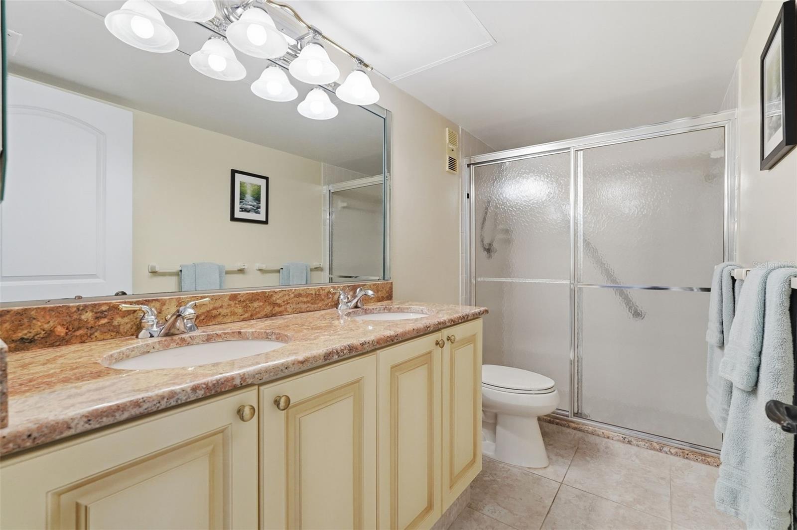 Listing photo id 14 for 1581 Gulf Boulevard 403n