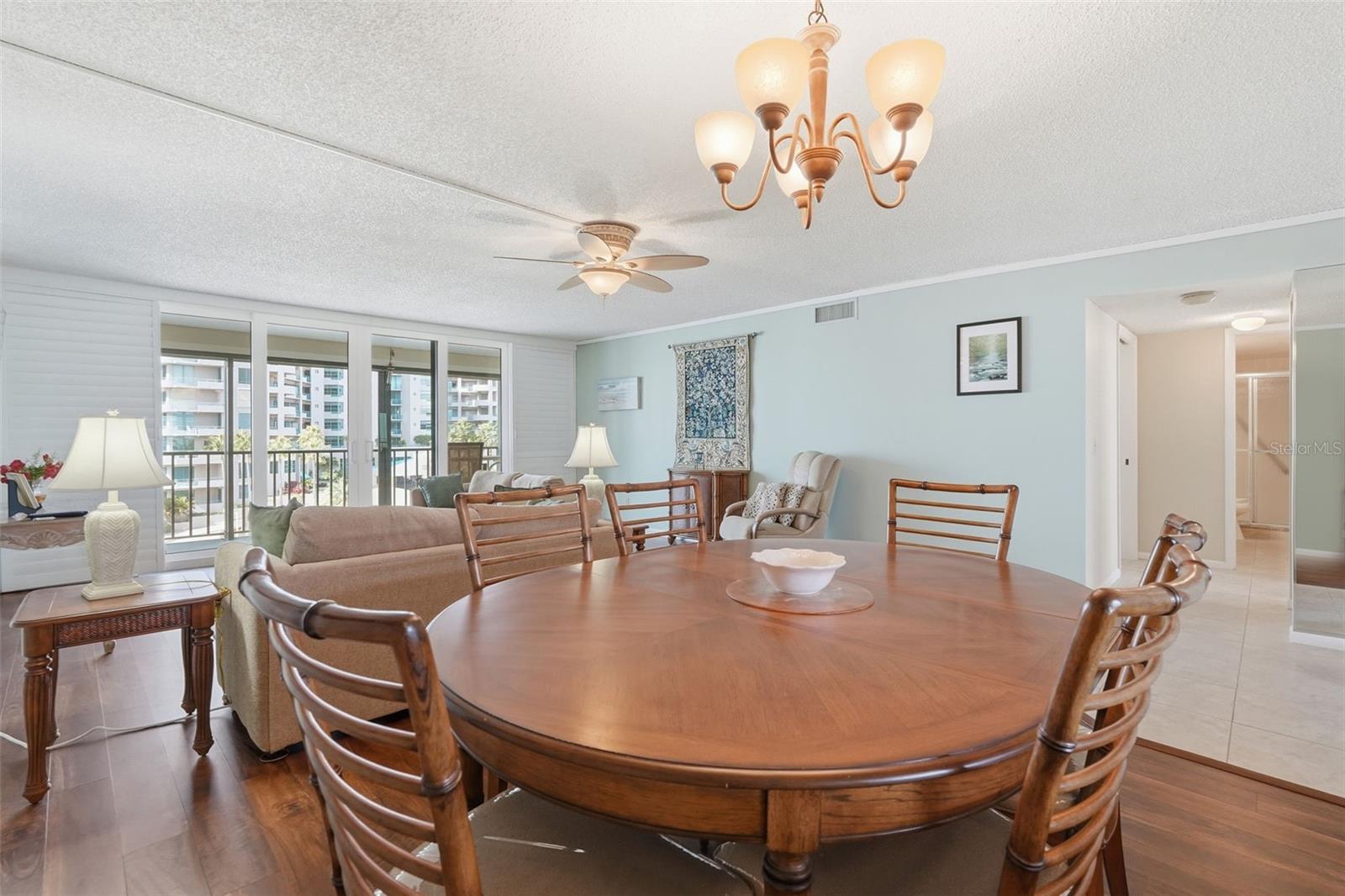 Listing photo id 16 for 1581 Gulf Boulevard 403n