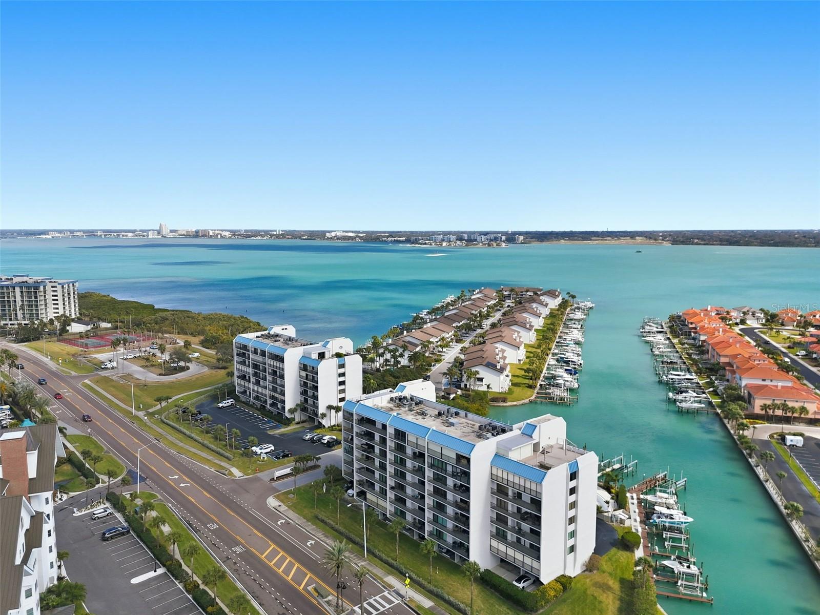 Listing photo id 27 for 1581 Gulf Boulevard 403n