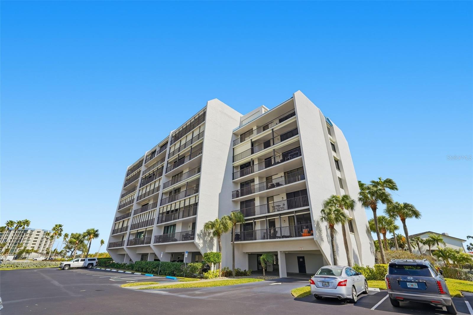 Listing photo id 29 for 1581 Gulf Boulevard 403n