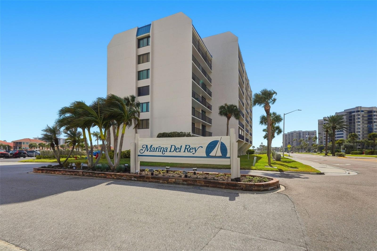 Listing photo id 30 for 1581 Gulf Boulevard 403n