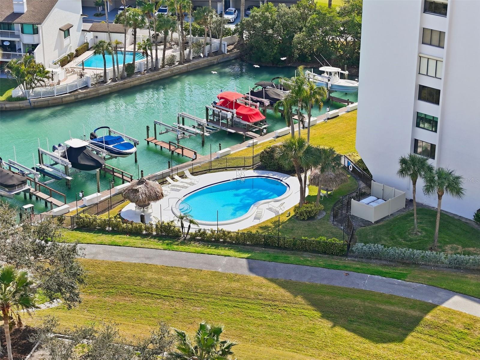 Listing photo id 35 for 1581 Gulf Boulevard 403n